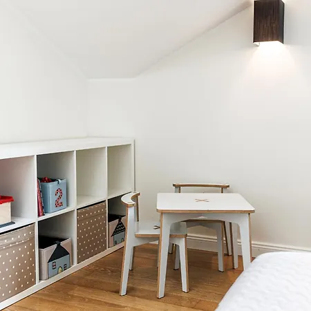 New! 2 Bedroom Free Parking, Child Friendly, Happening Area - Cafes, Markets, Museums, Old Town Close By * 塔林