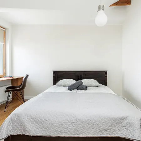 New! 2 Bedroom Free Parking, Child Friendly, Happening Area - Cafes, Markets, Museums, Old Town Close By * 塔林