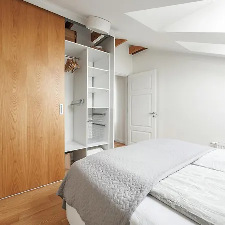 New! 2 Bedroom Free Parking, Child Friendly, Happening Area - Cafes, Markets, Museums, Old Town Close By 塔林