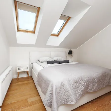 New! 2 Bedroom Free Parking, Child Friendly, Happening Area - Cafes, Markets, Museums, Old Town Close By 公寓