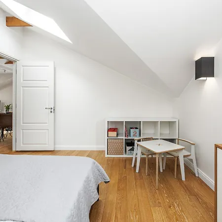 New! 2 Bedroom Free Parking, Child Friendly, Happening Area - Cafes, Markets, Museums, Old Town Close By 塔林