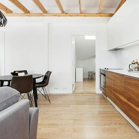New! 2 Bedroom Free Parking, Child Friendly, Happening Area - Cafes, Markets, Museums, Old Town Close By 塔林